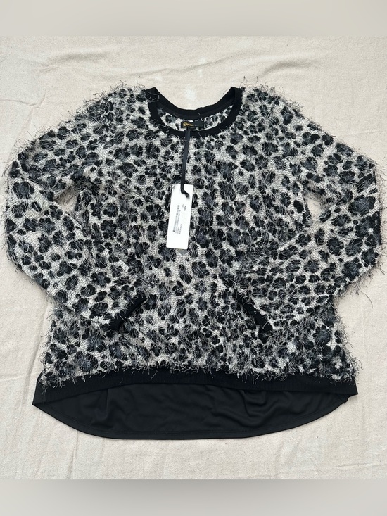 Docei Tops - NWT DOCEI Black/White Eyelash Leopard Contrast Pleated Back Blouse Size S/M
